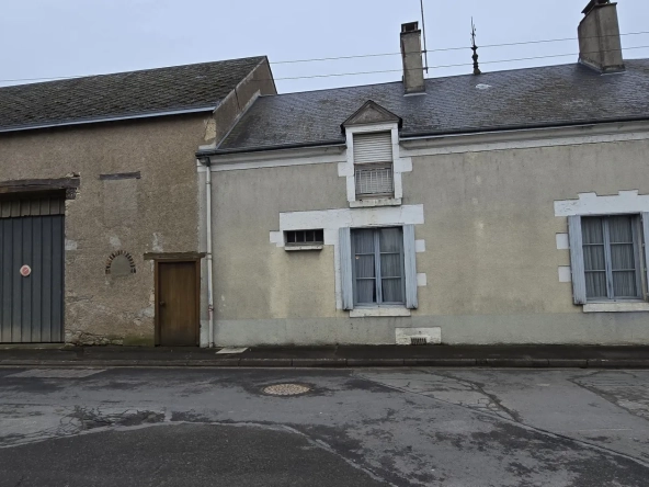 Maison de ville à Oucques avec grange, jardin et potentiel d'aménagement