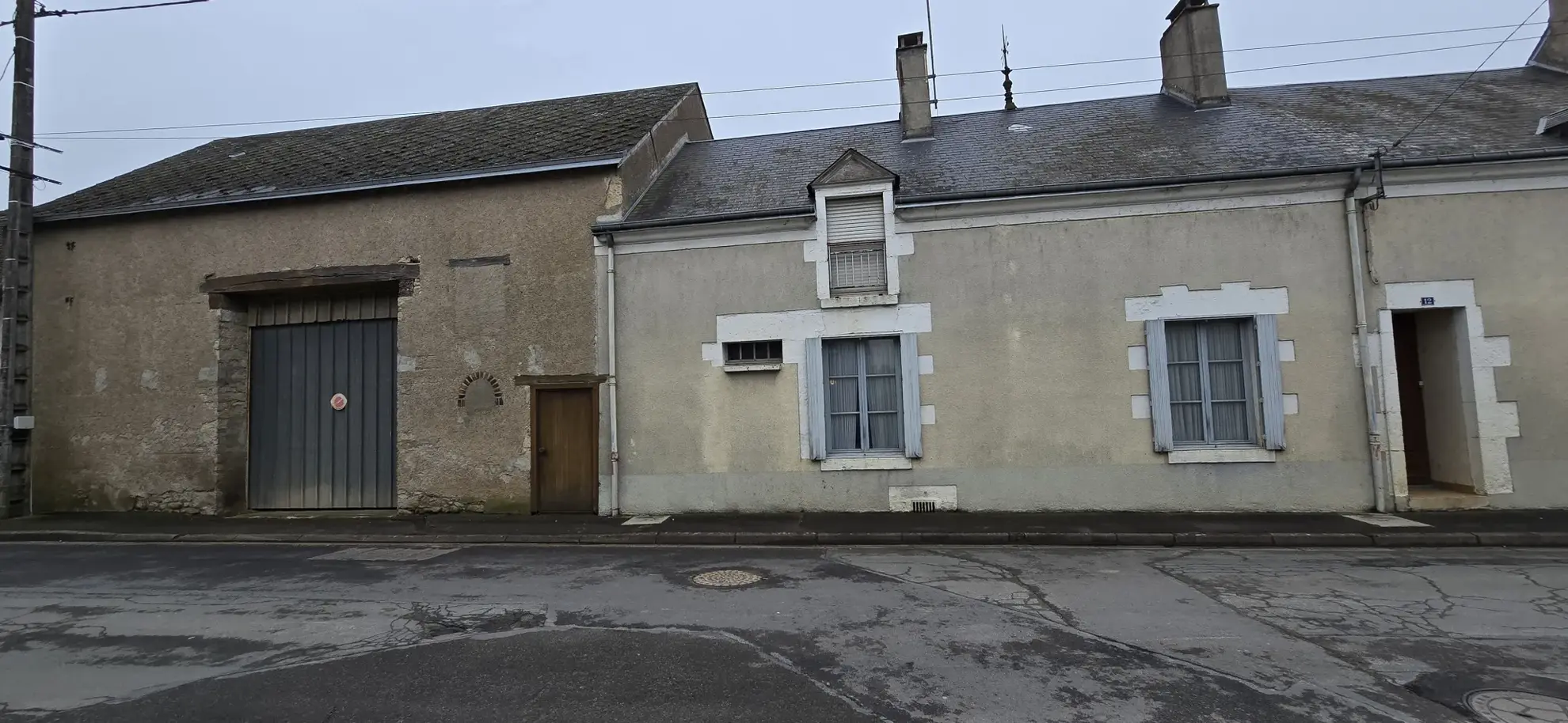 Maison de ville à Oucques avec grange, jardin et potentiel d'aménagement 