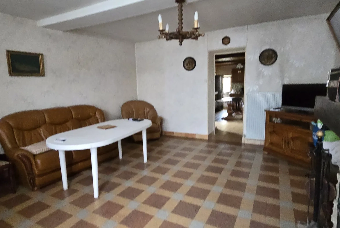 Maison de ville à Oucques avec grange, jardin et potentiel d'aménagement 