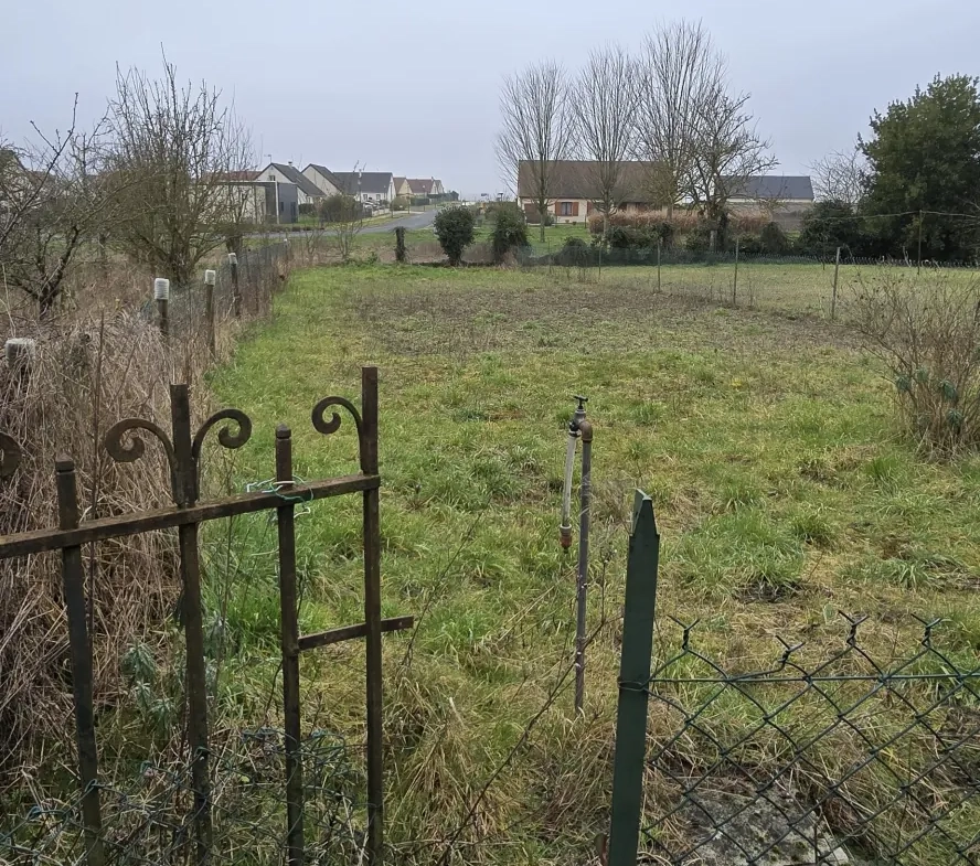 Maison de ville à Oucques avec grange, jardin et potentiel d'aménagement 