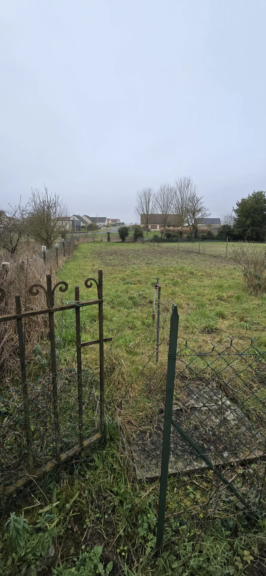Maison de ville à Oucques avec grange, jardin et potentiel d'aménagement 