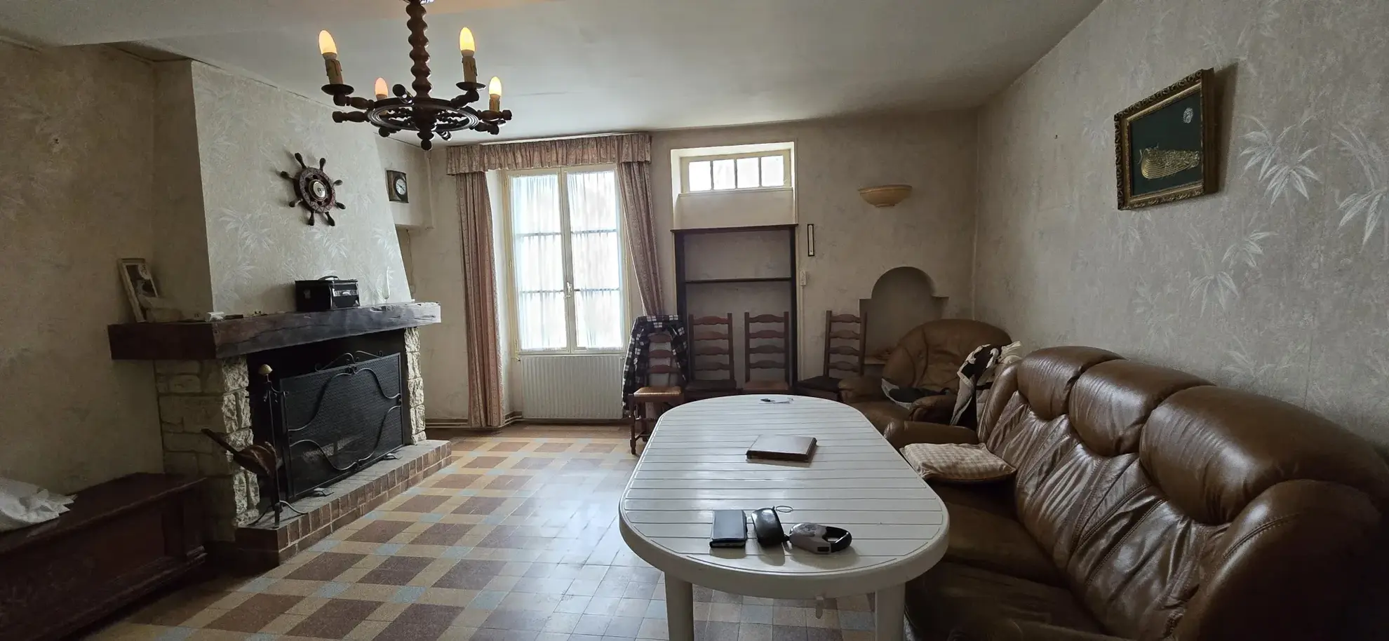 Maison de ville à Oucques avec grange, jardin et potentiel d'aménagement 