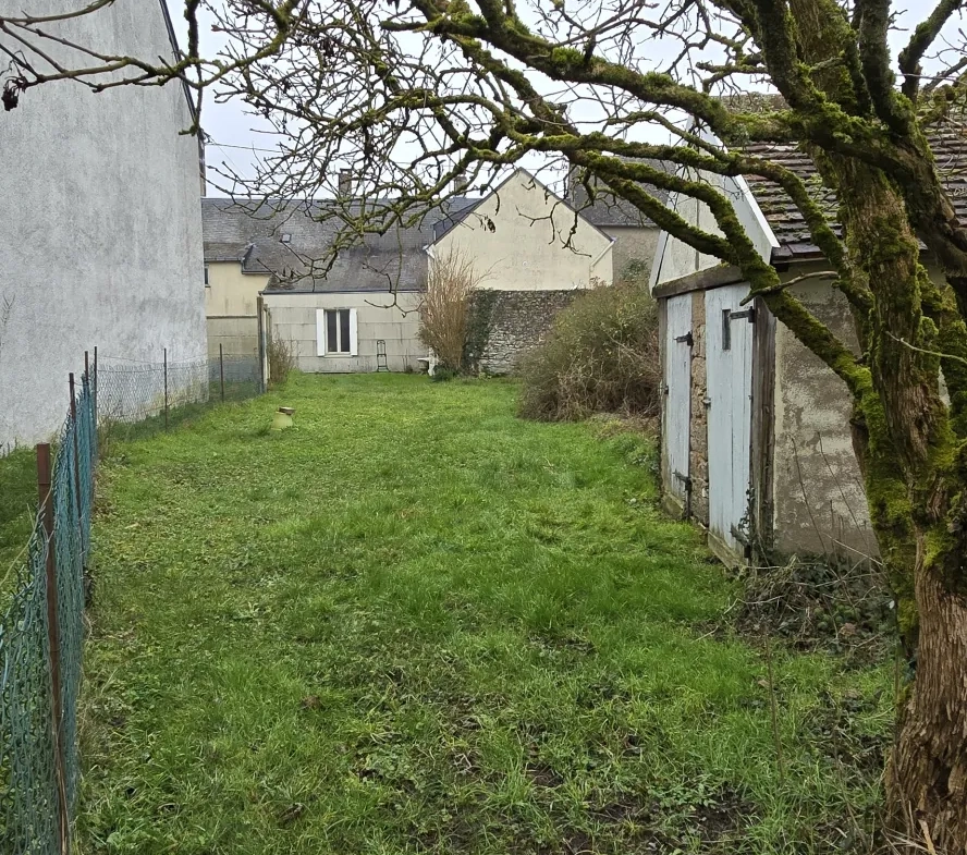 Maison de ville à Oucques avec grange, jardin et potentiel d'aménagement 