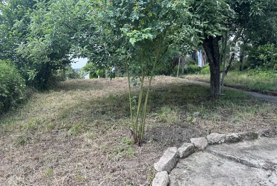 Maison en pierre à Servières-le-Château avec jardin privé - 2 chambres 