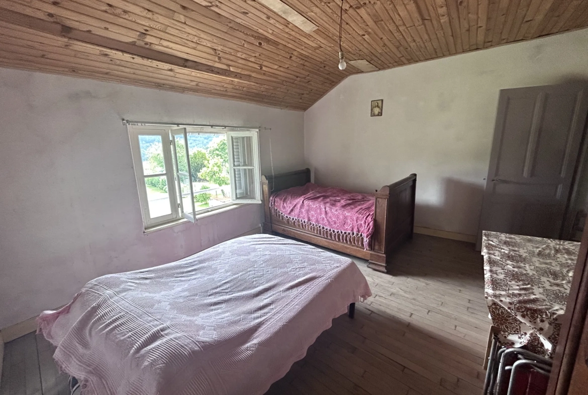 Maison en pierre à Servières-le-Château avec jardin privé - 2 chambres 
