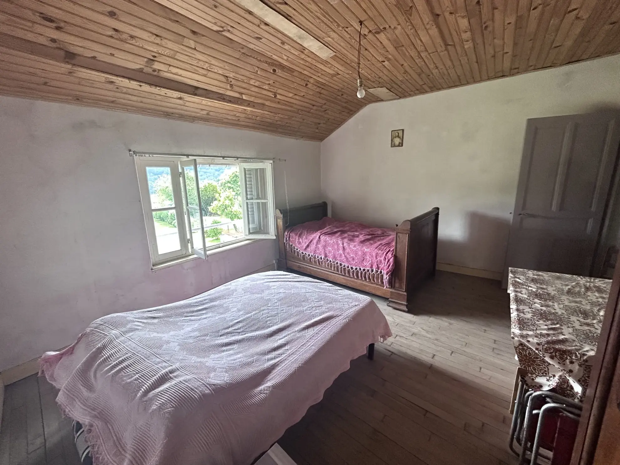 Maison en pierre à Servières-le-Château avec jardin privé - 2 chambres 