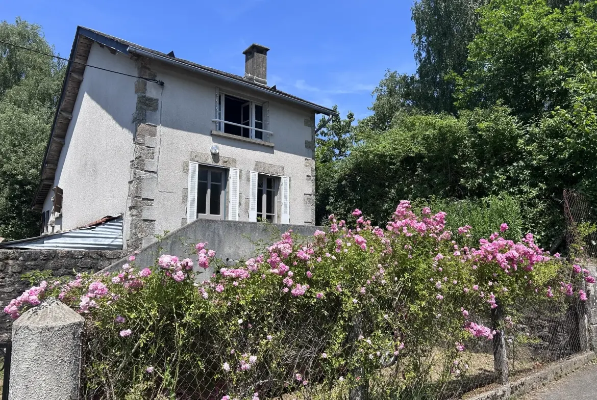 Maison en pierre à Servières-le-Château avec jardin privé - 2 chambres 