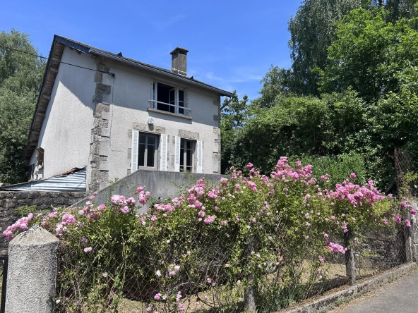 Maison en pierre à Servières-le-Château avec jardin privé - 2 chambres