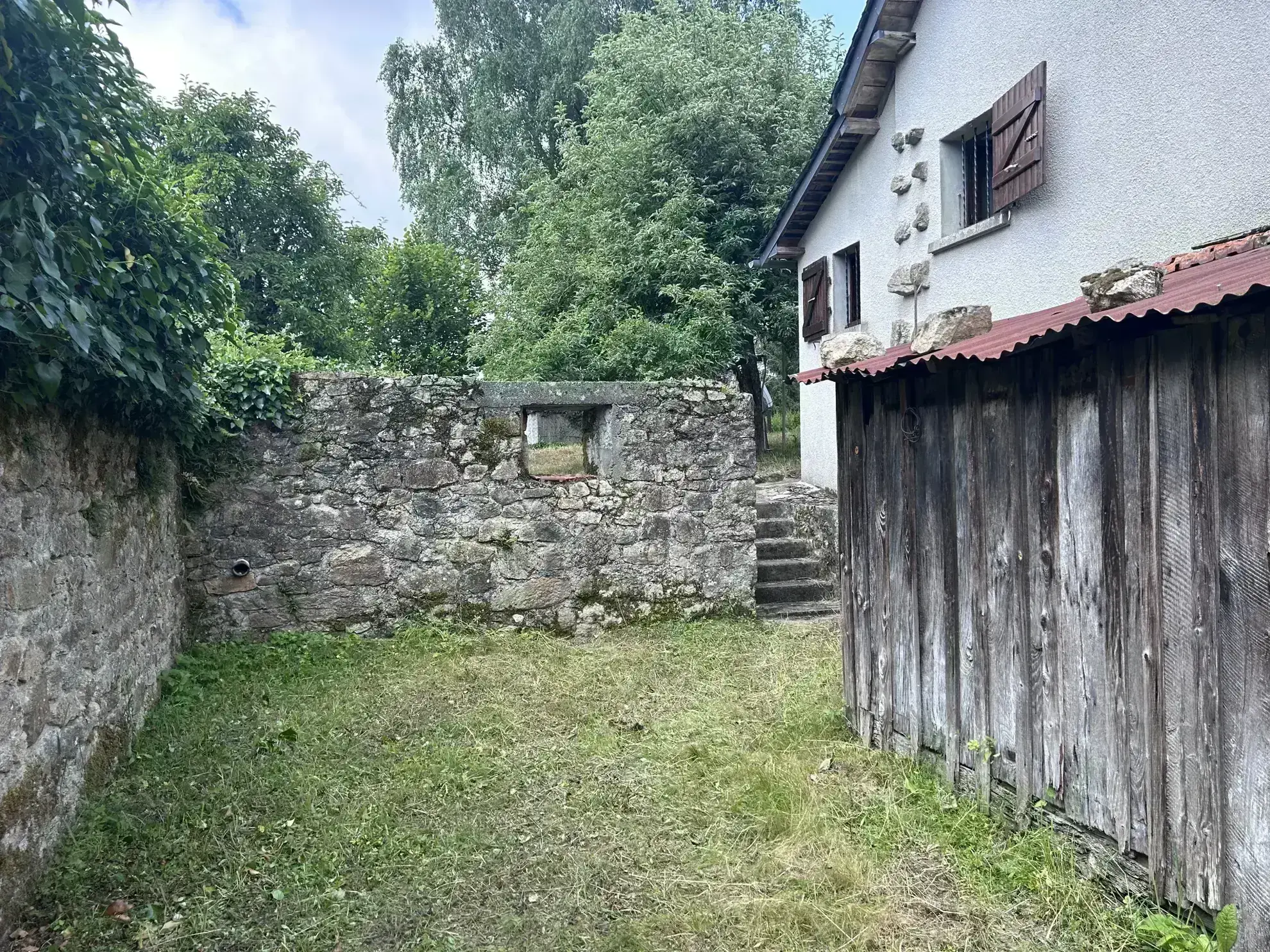 Maison en pierre à Servières-le-Château avec jardin privé - 2 chambres 