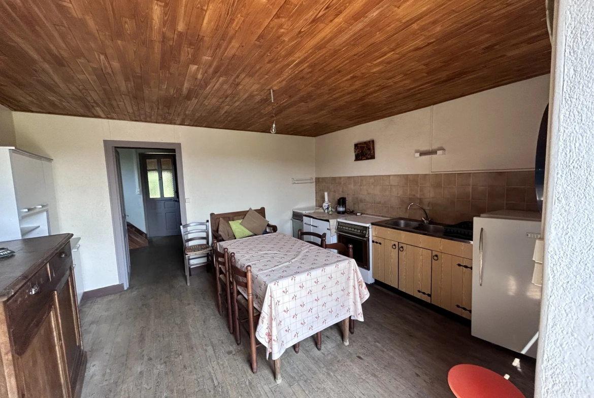 Maison en pierre à Servières-le-Château avec jardin privé - 2 chambres 