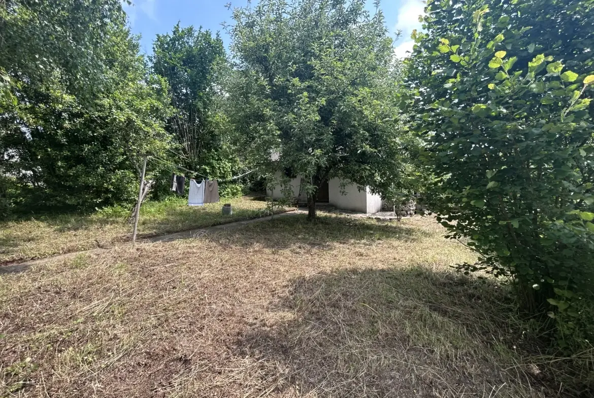 Maison en pierre à Servières-le-Château avec jardin privé - 2 chambres 
