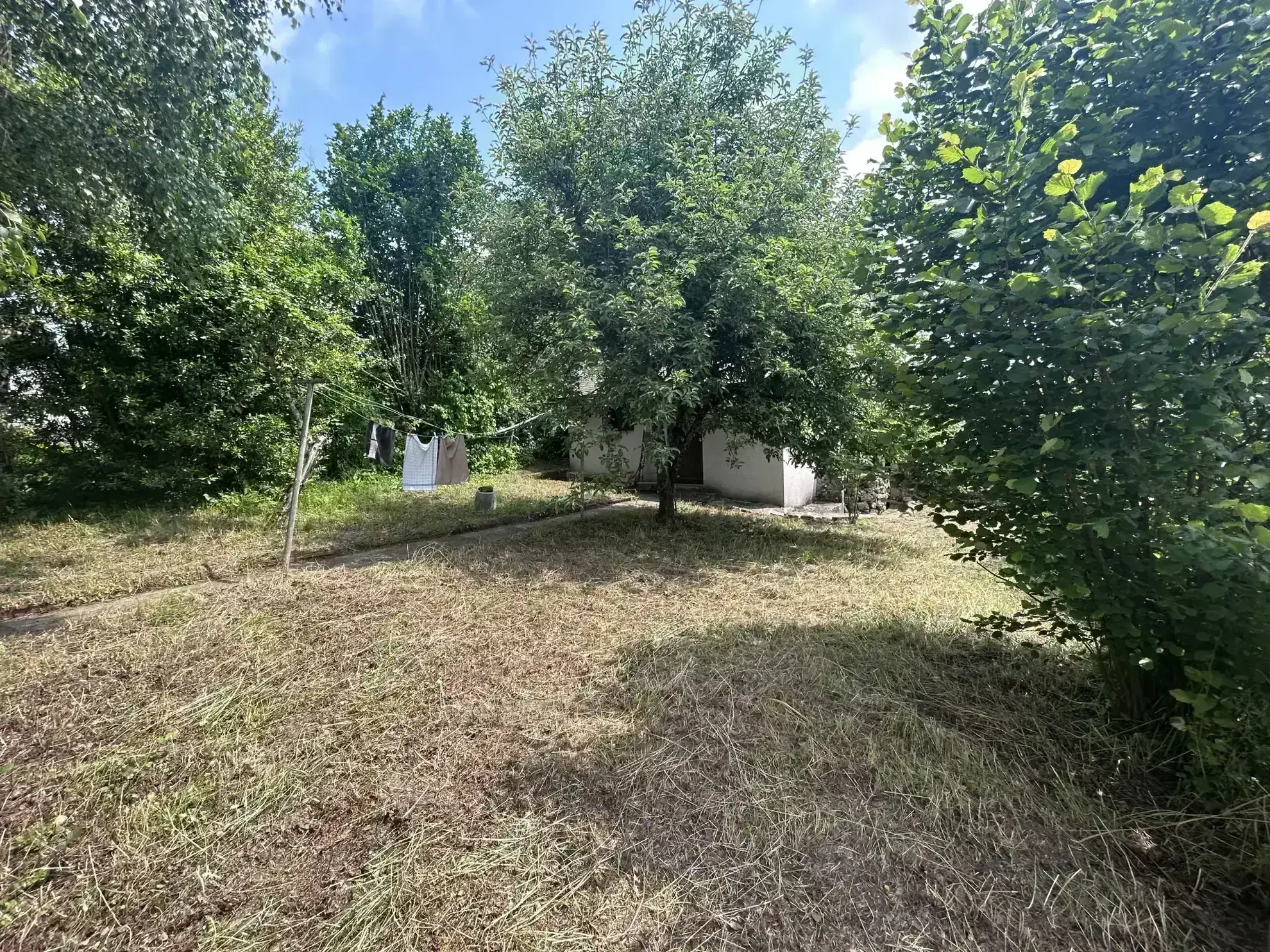 Maison en pierre à Servières-le-Château avec jardin privé - 2 chambres 