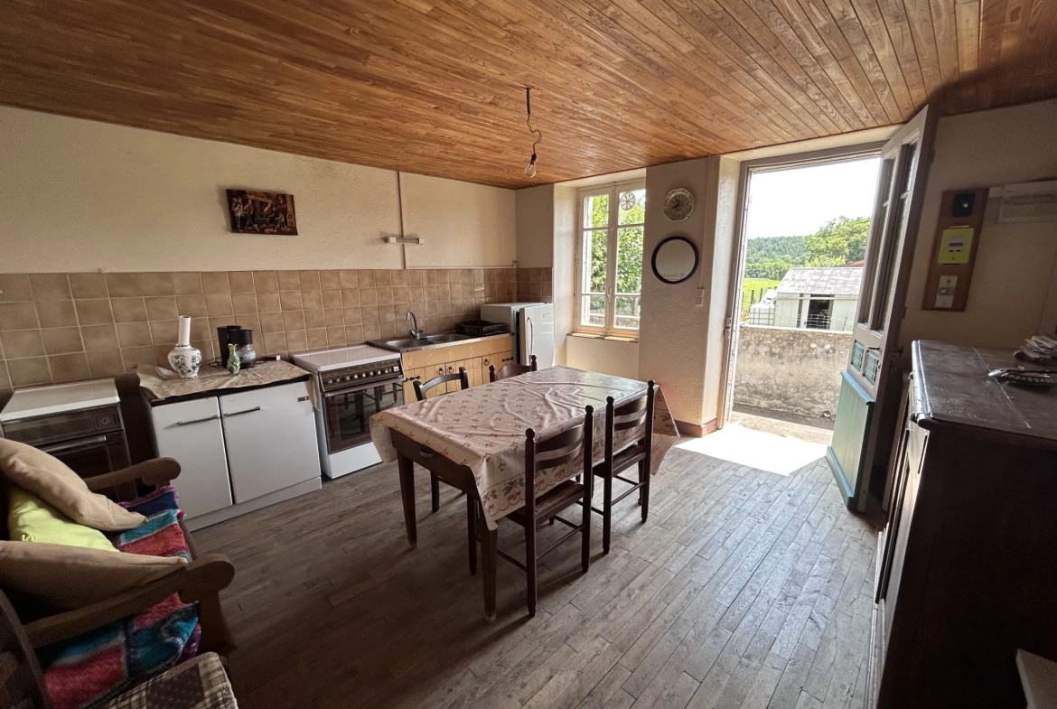 Maison en pierre à Servières-le-Château avec jardin privé - 2 chambres 