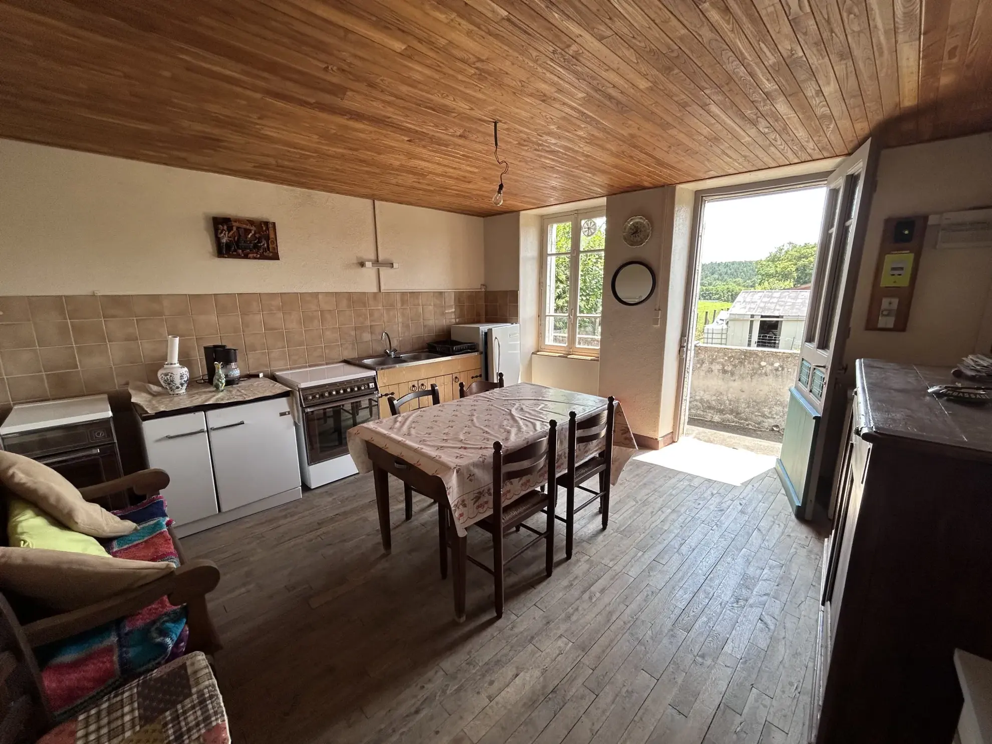 Maison en pierre à Servières-le-Château avec jardin privé - 2 chambres 