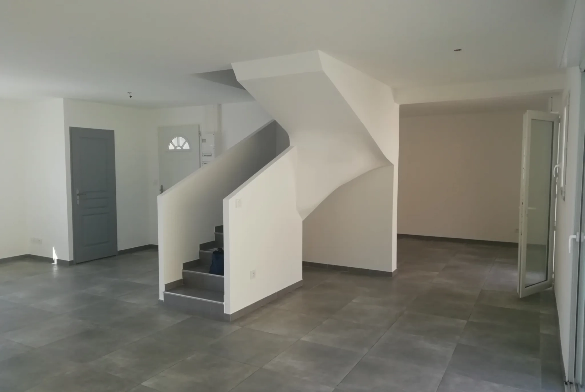 Villa de type 4 avec local commercial à Nîmes - Investissement rentable 