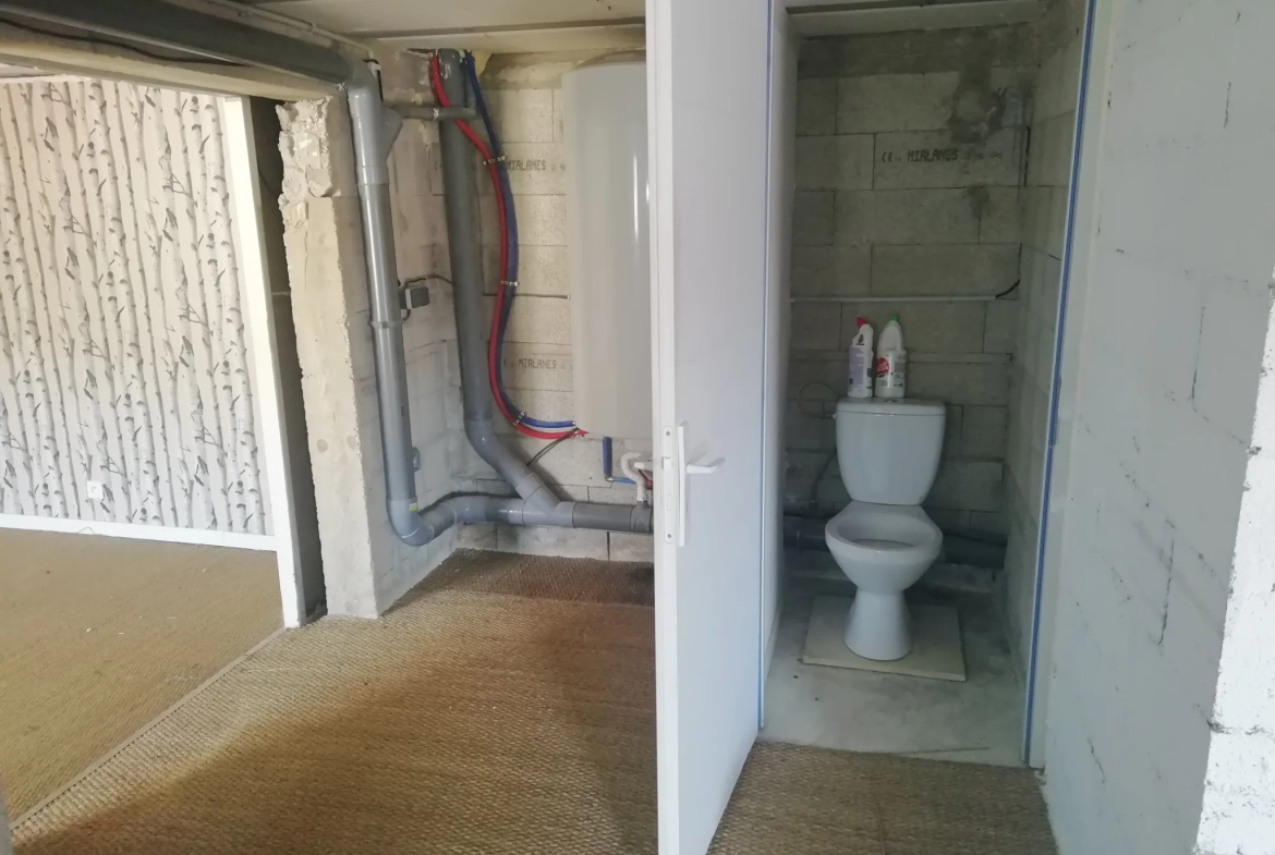 Villa de type 4 avec local commercial à Nîmes - Investissement rentable 