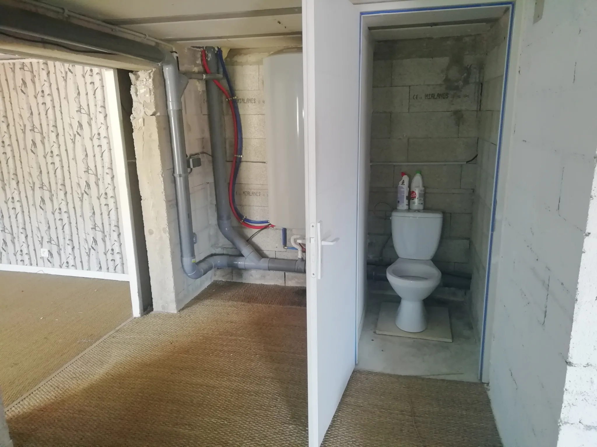 Villa de type 4 avec local commercial à Nîmes - Investissement rentable 