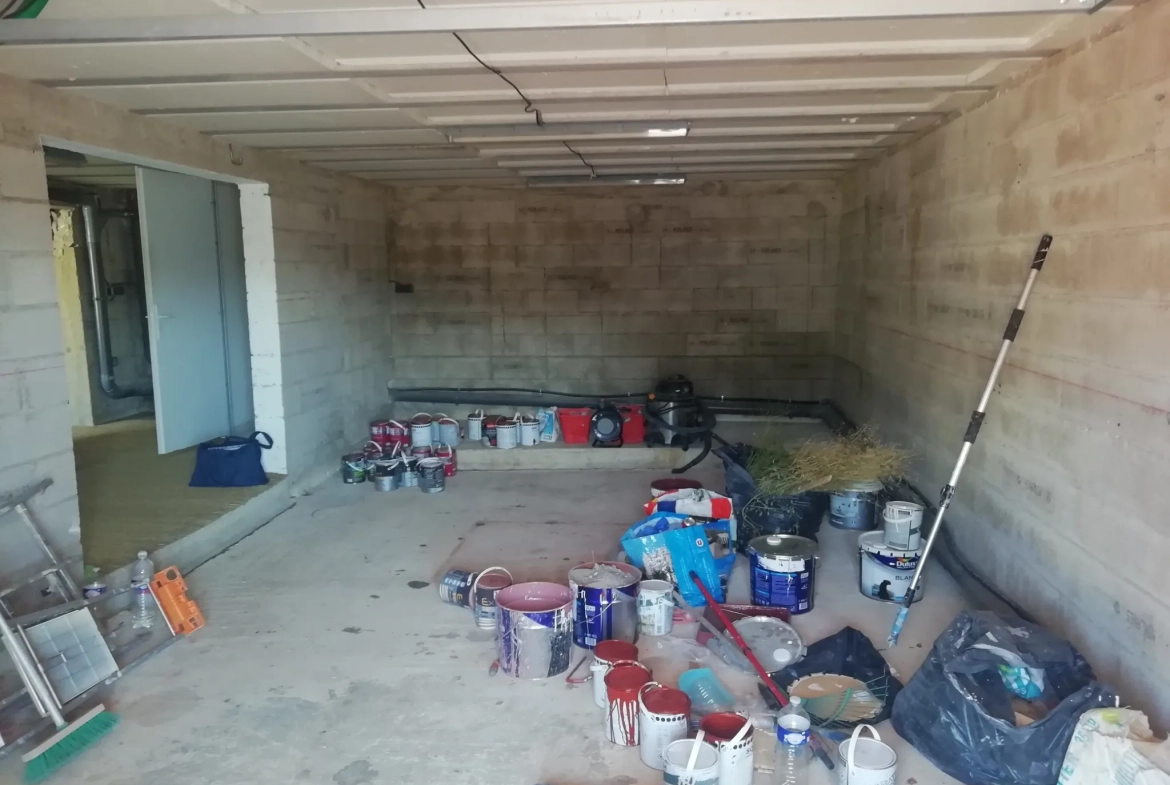 Villa de type 4 avec local commercial à Nîmes - Investissement rentable 