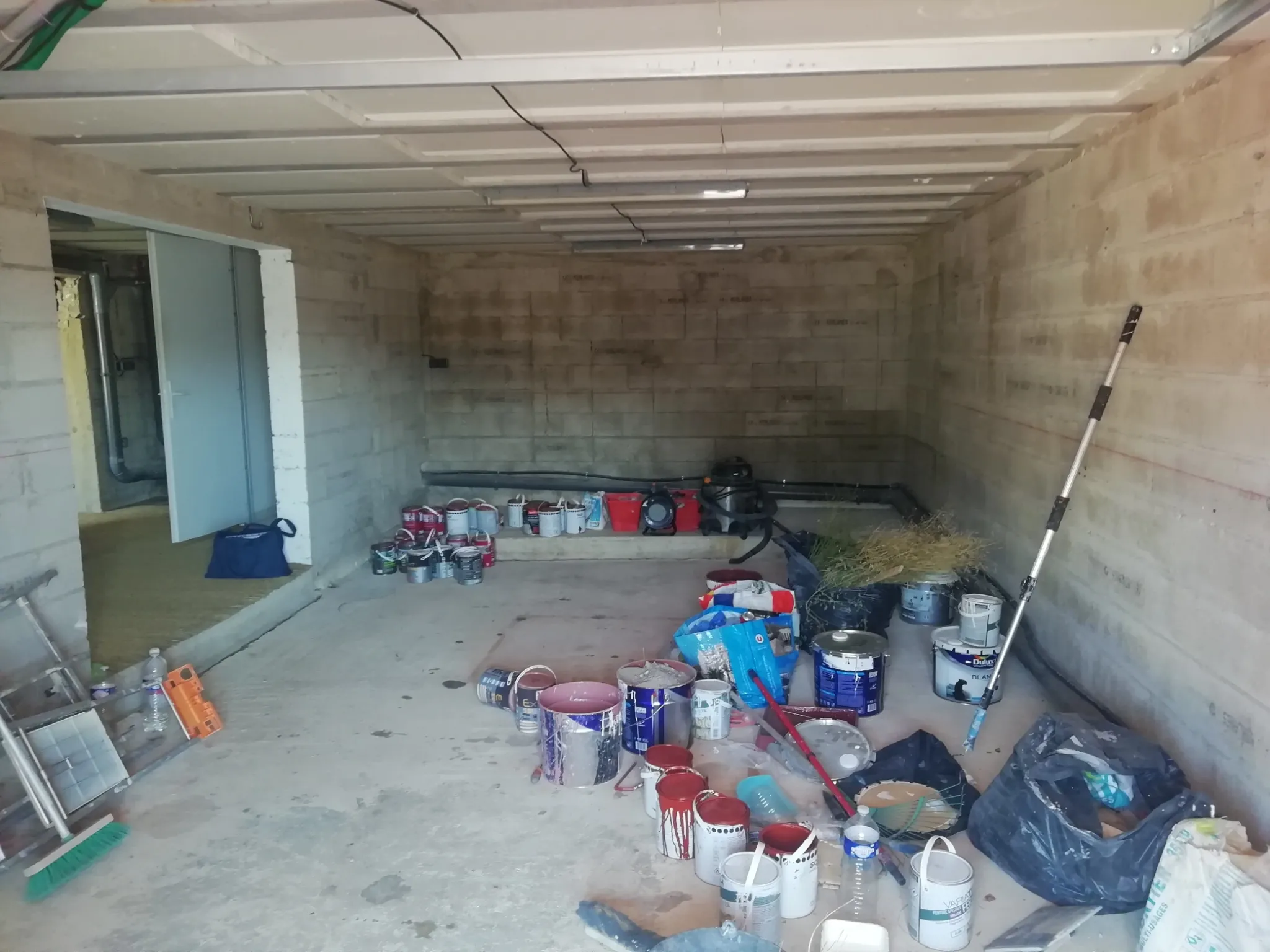 Villa de type 4 avec local commercial à Nîmes - Investissement rentable 