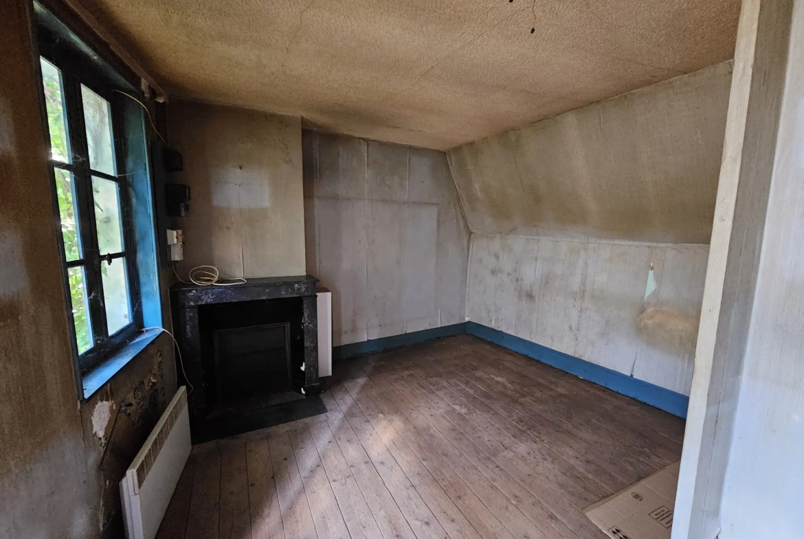 Immeuble en centre-ville de Saint-Amand-Montrond avec cour, garage et logement indépendant 