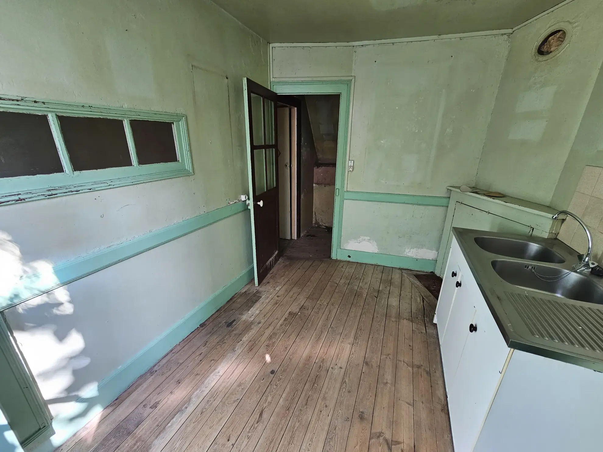 Immeuble en centre-ville de Saint-Amand-Montrond avec cour, garage et logement indépendant 