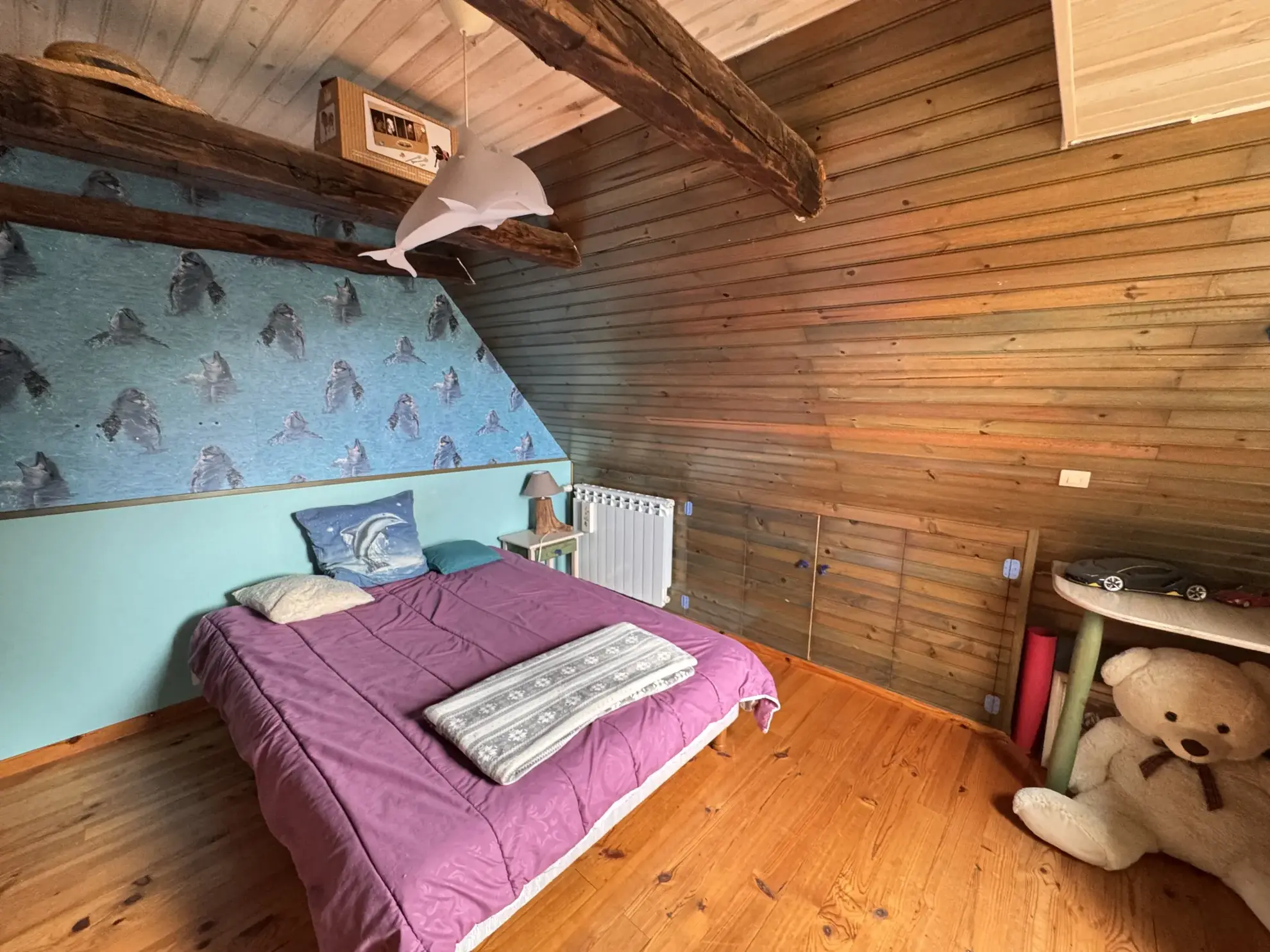 Charmante maison en pierres avec grande cuisine, 3 chambres et dépendances à Louignac 