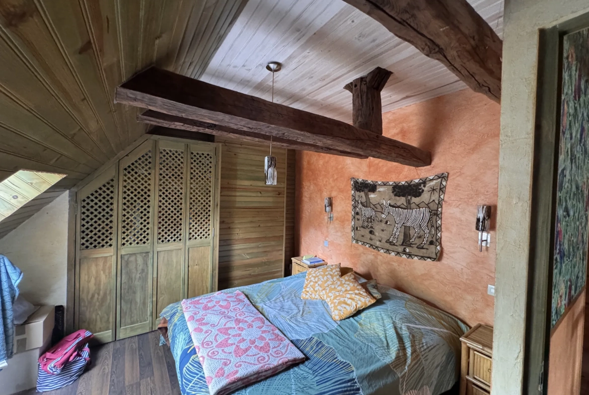 Charmante maison en pierres avec grande cuisine, 3 chambres et dépendances à Louignac 