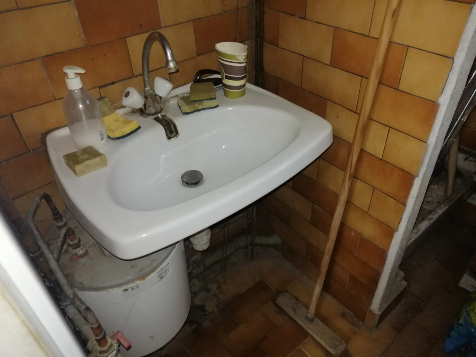 Local industriel à Nevers Sud avec terrain de 2172 m² et accès double rue 