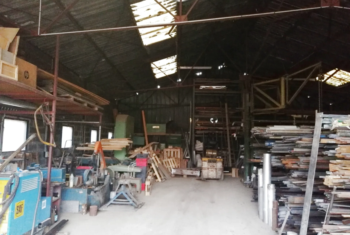 Local industriel à Nevers Sud avec terrain de 2172 m² et accès double rue 