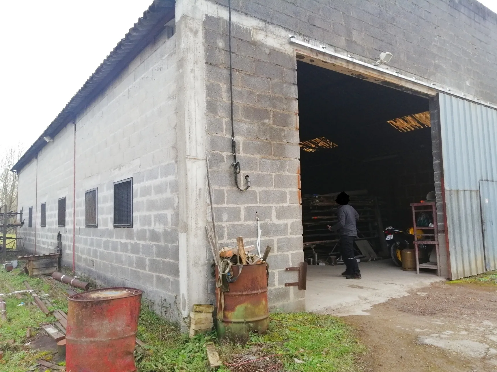 Local industriel à Nevers Sud avec terrain de 2172 m² et accès double rue 