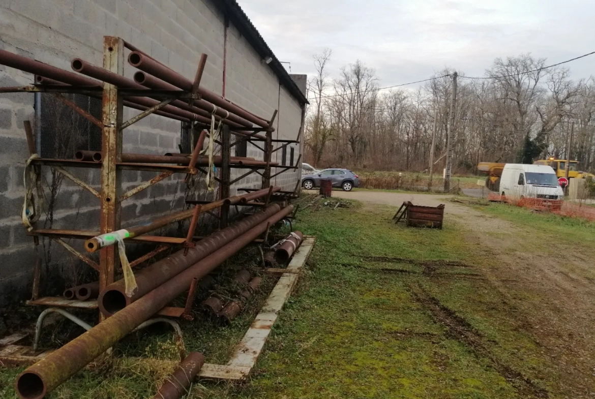 Local industriel à Nevers Sud avec terrain de 2172 m² et accès double rue 