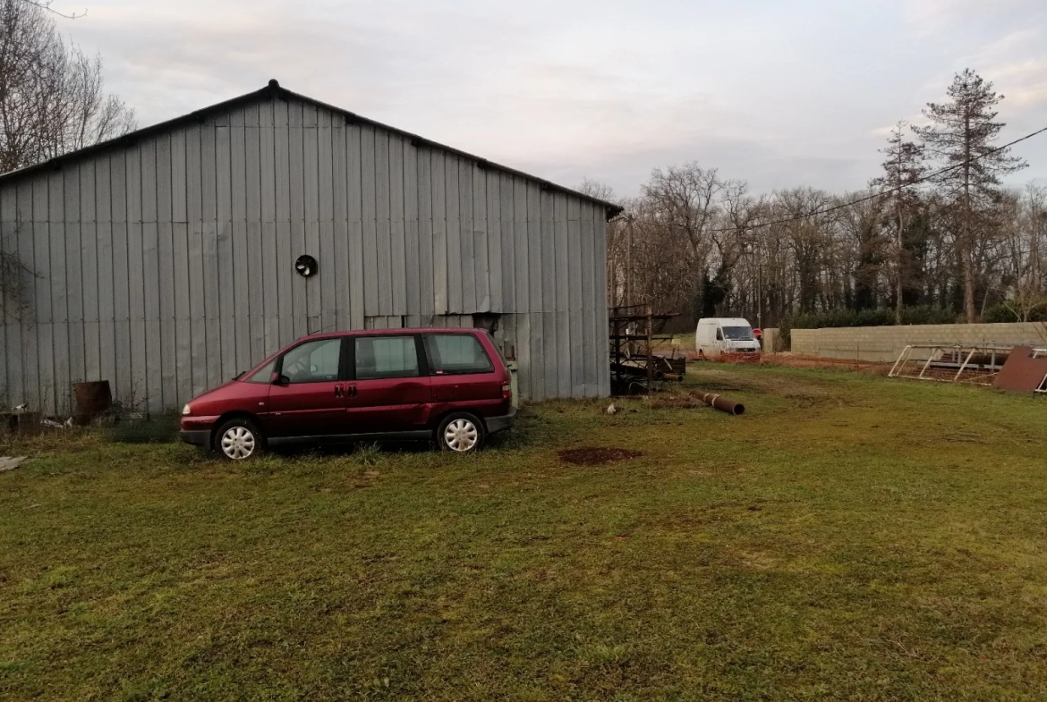 Local industriel à Nevers Sud avec terrain de 2172 m² et accès double rue 