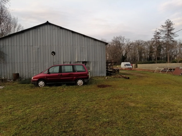 Local industriel à Nevers Sud avec terrain de 2172 m² et accès double rue