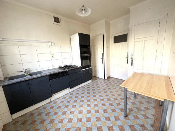 Appartement F4 traversant à Saint-Étienne, cave, parking, proche Cité du Design