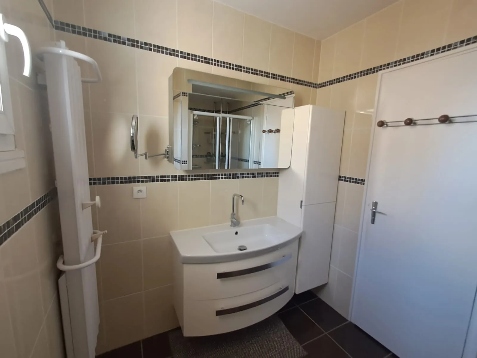 Maison familiale à Millau avec 4 chambres, jardin et garage - Secteur Millau 