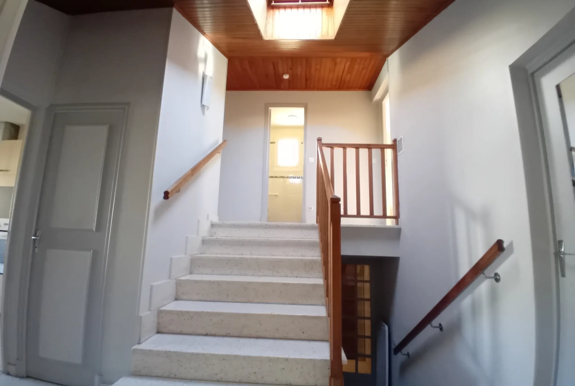 Maison familiale à Millau avec 4 chambres, jardin et garage - Secteur Millau 