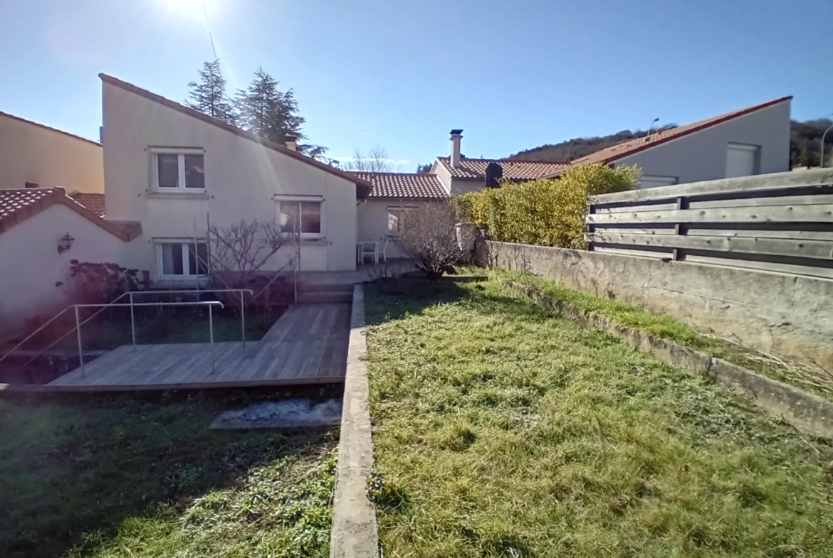 Maison familiale à Millau avec 4 chambres, jardin et garage - Secteur Millau 