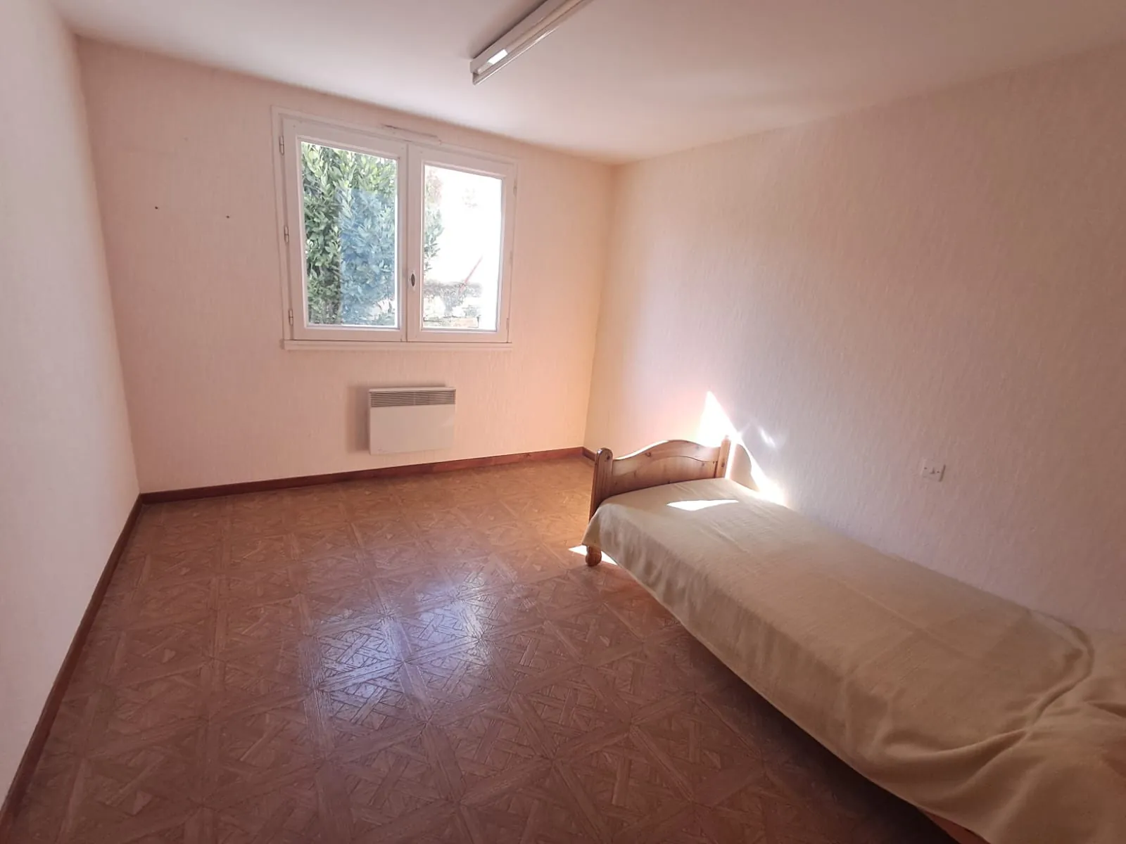 Maison familiale à Millau avec 4 chambres, jardin et garage - Secteur Millau 