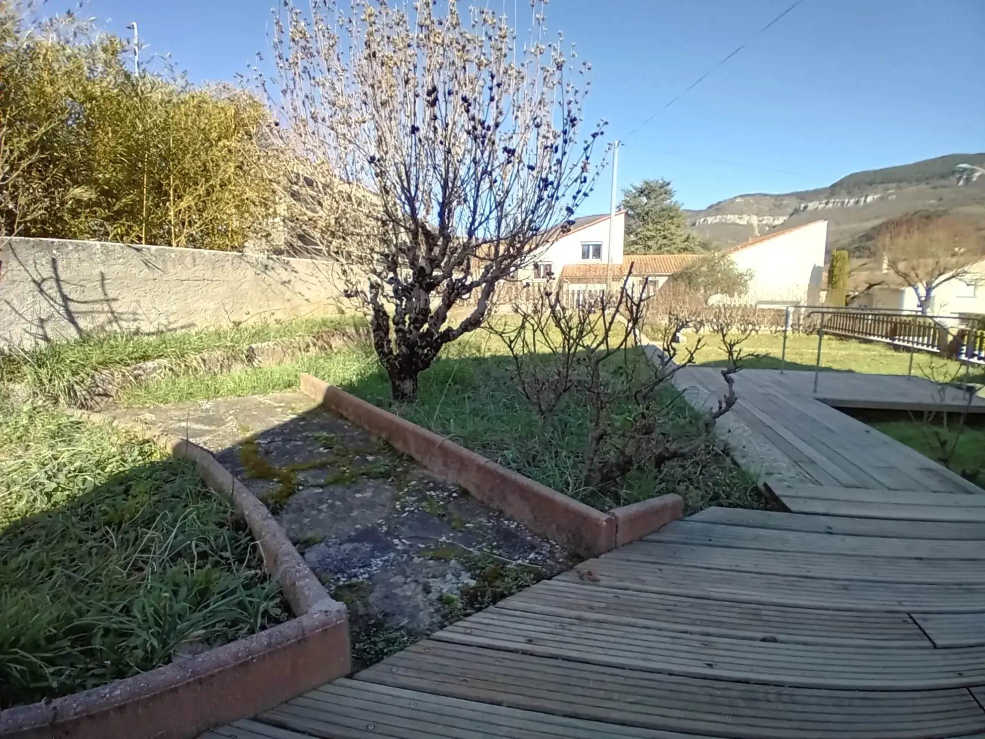 Maison familiale à Millau avec 4 chambres, jardin et garage - Secteur Millau 