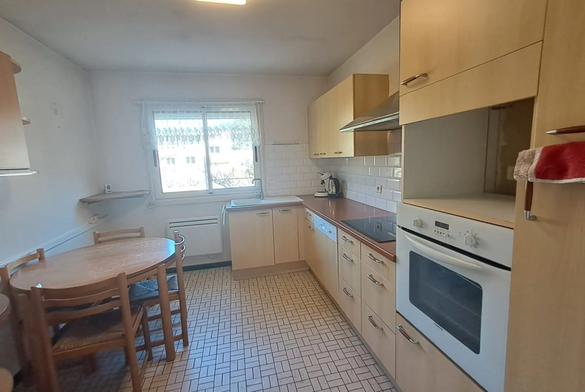 Maison familiale à Millau avec 4 chambres, jardin et garage - Secteur Millau 