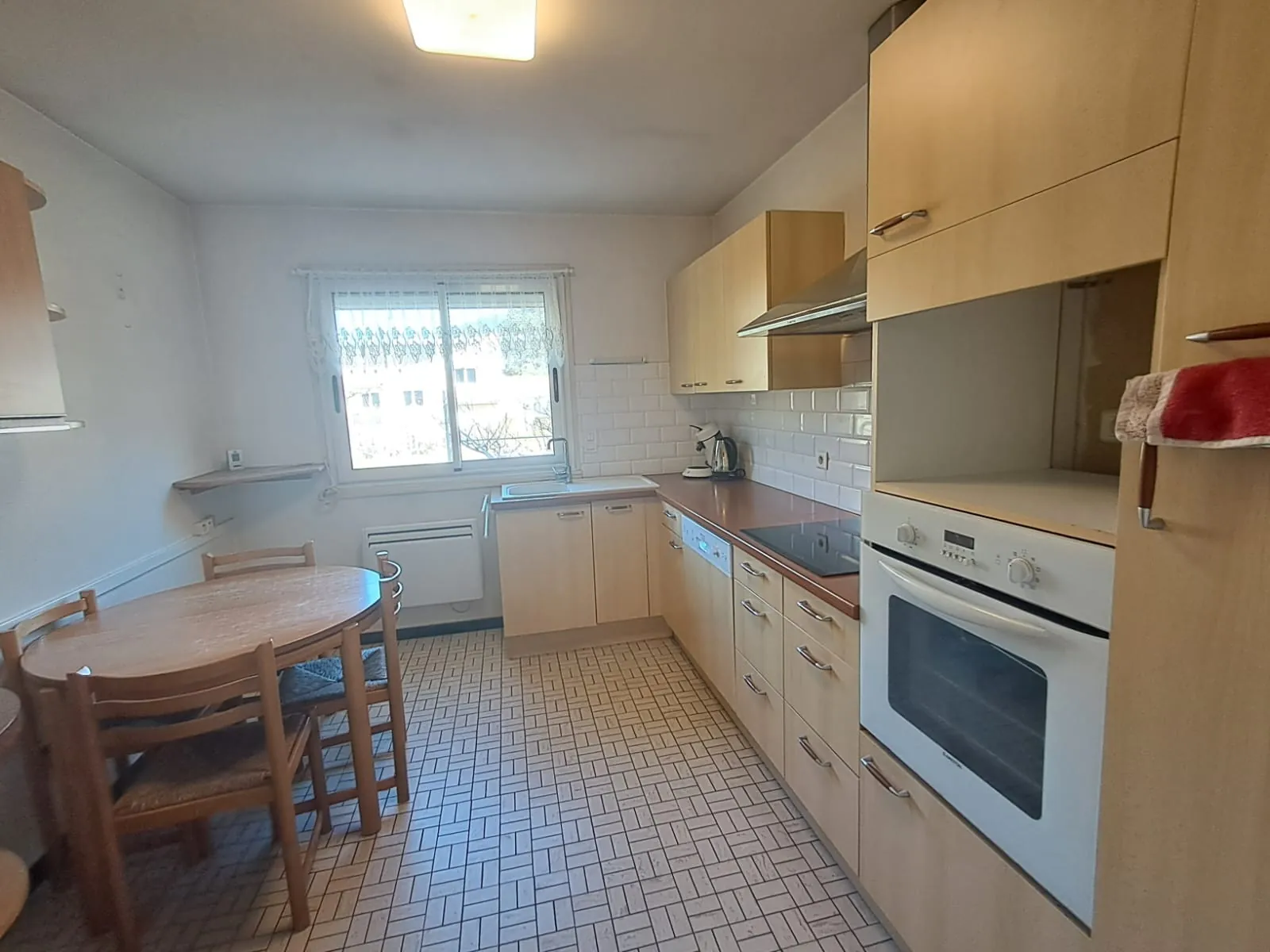 Maison familiale à Millau avec 4 chambres, jardin et garage - Secteur Millau 