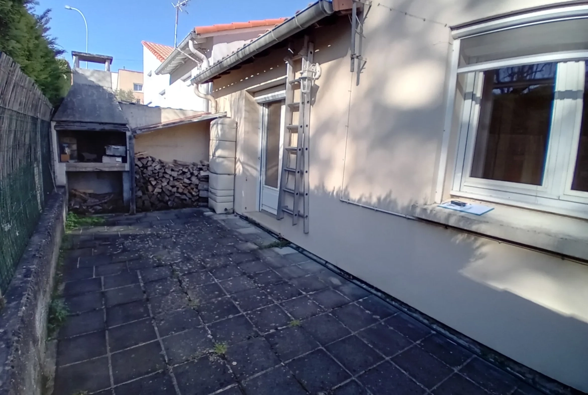 Maison familiale à Millau avec 4 chambres, jardin et garage - Secteur Millau 