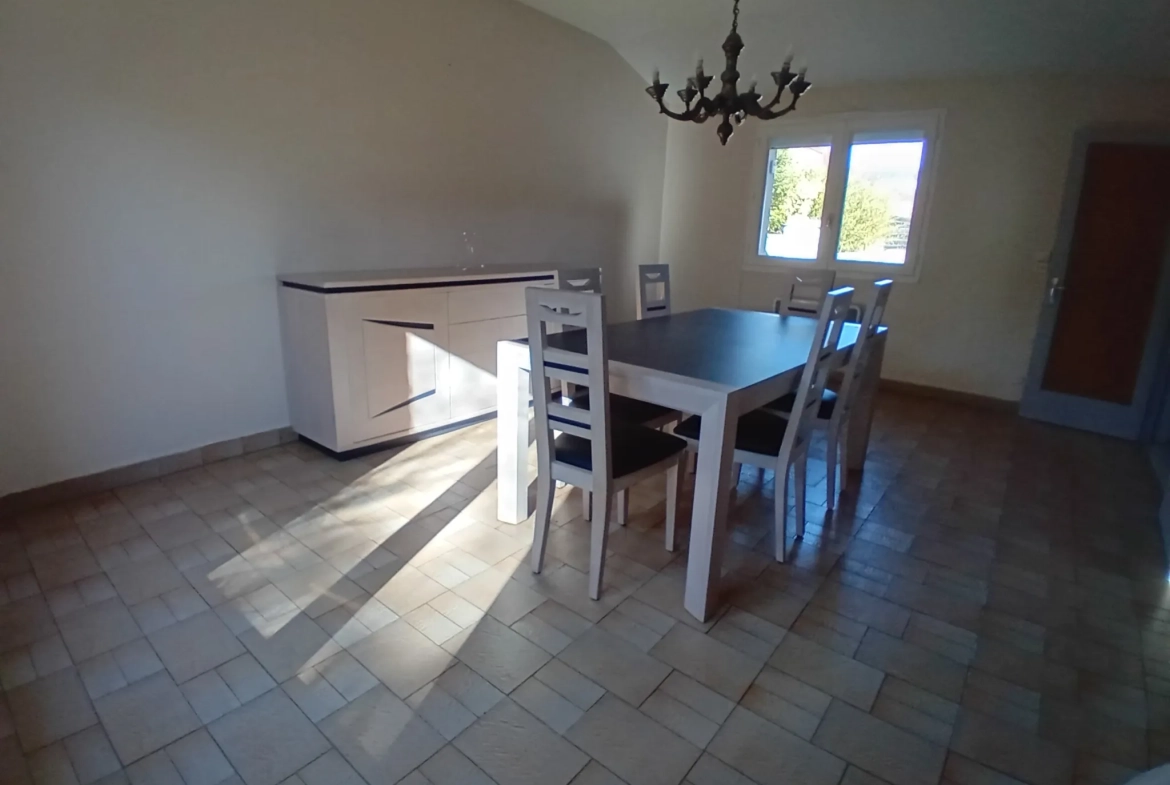 Maison familiale à Millau avec 4 chambres, jardin et garage - Secteur Millau 