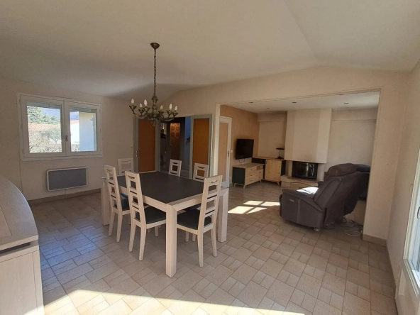 Maison familiale à Millau avec 4 chambres, jardin et garage - Secteur Millau