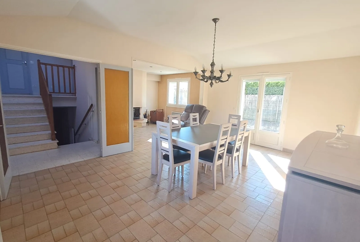 Maison familiale à Millau avec 4 chambres, jardin et garage - Secteur Millau 