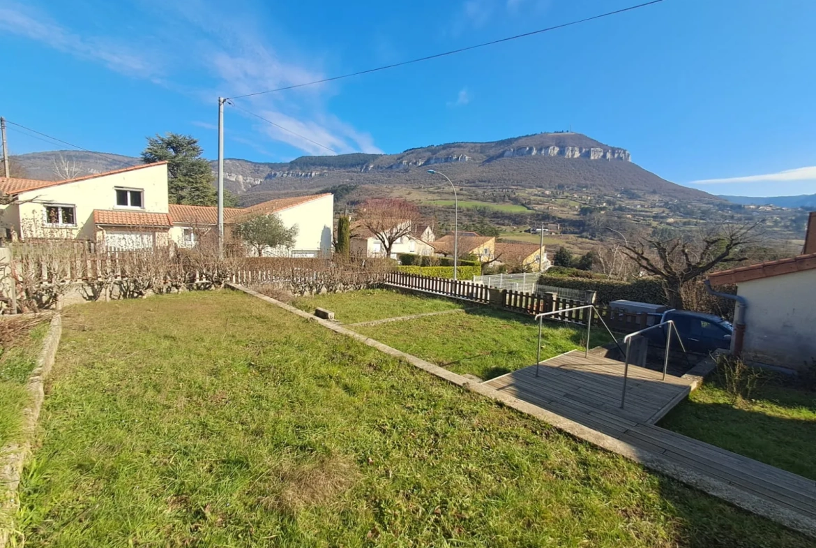 Maison familiale à Millau avec 4 chambres, jardin et garage - Secteur Millau 