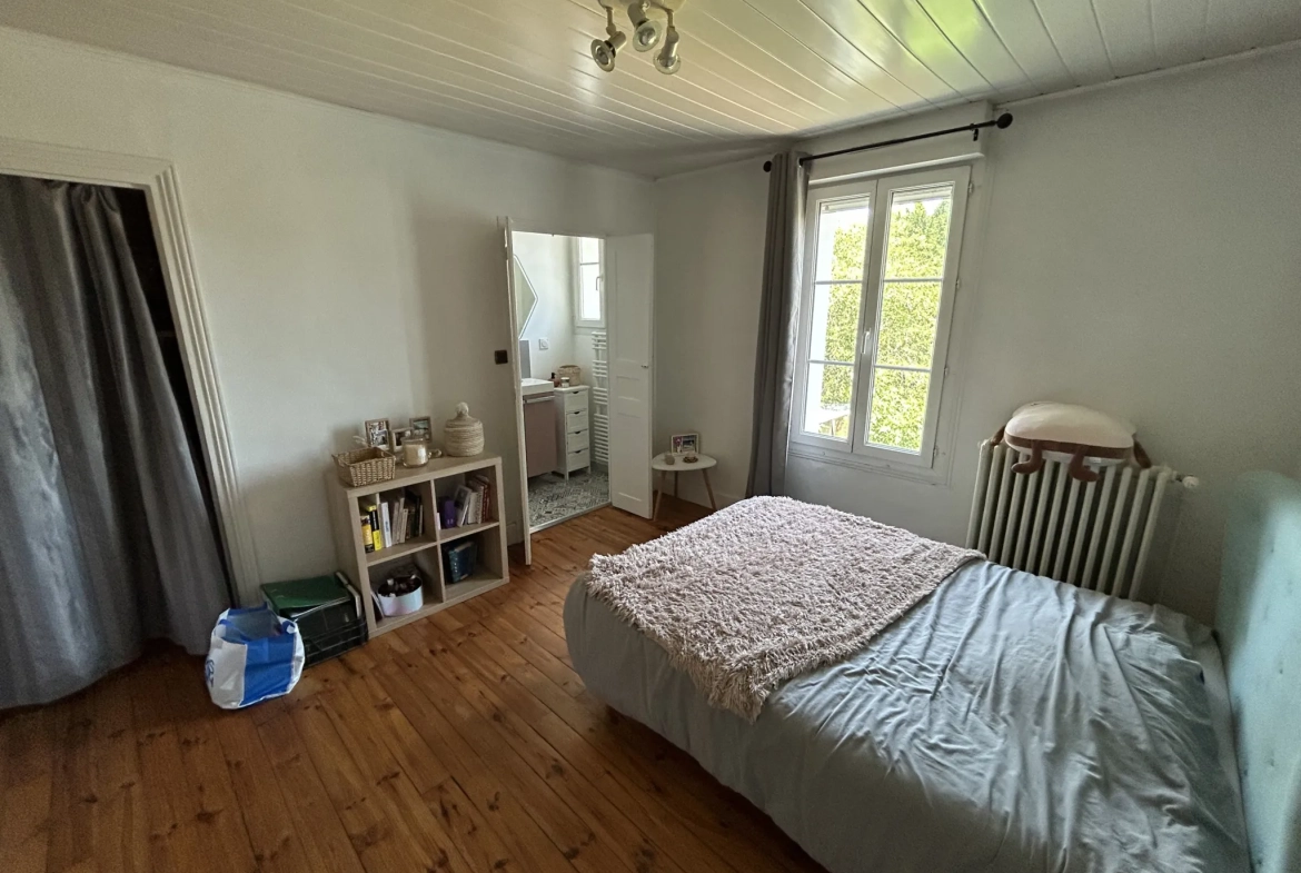 Magnifique maison de caractère de 195 m² à Puy-Guillaume proche centre-ville 