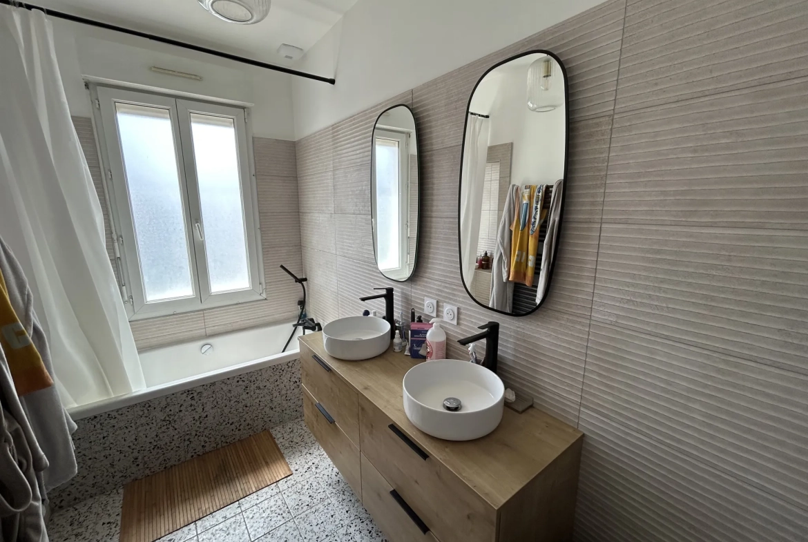 Magnifique maison de caractère de 195 m² à Puy-Guillaume proche centre-ville 