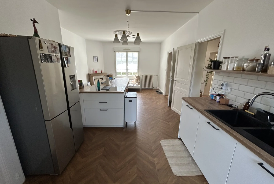 Magnifique maison de caractère de 195 m² à Puy-Guillaume proche centre-ville 