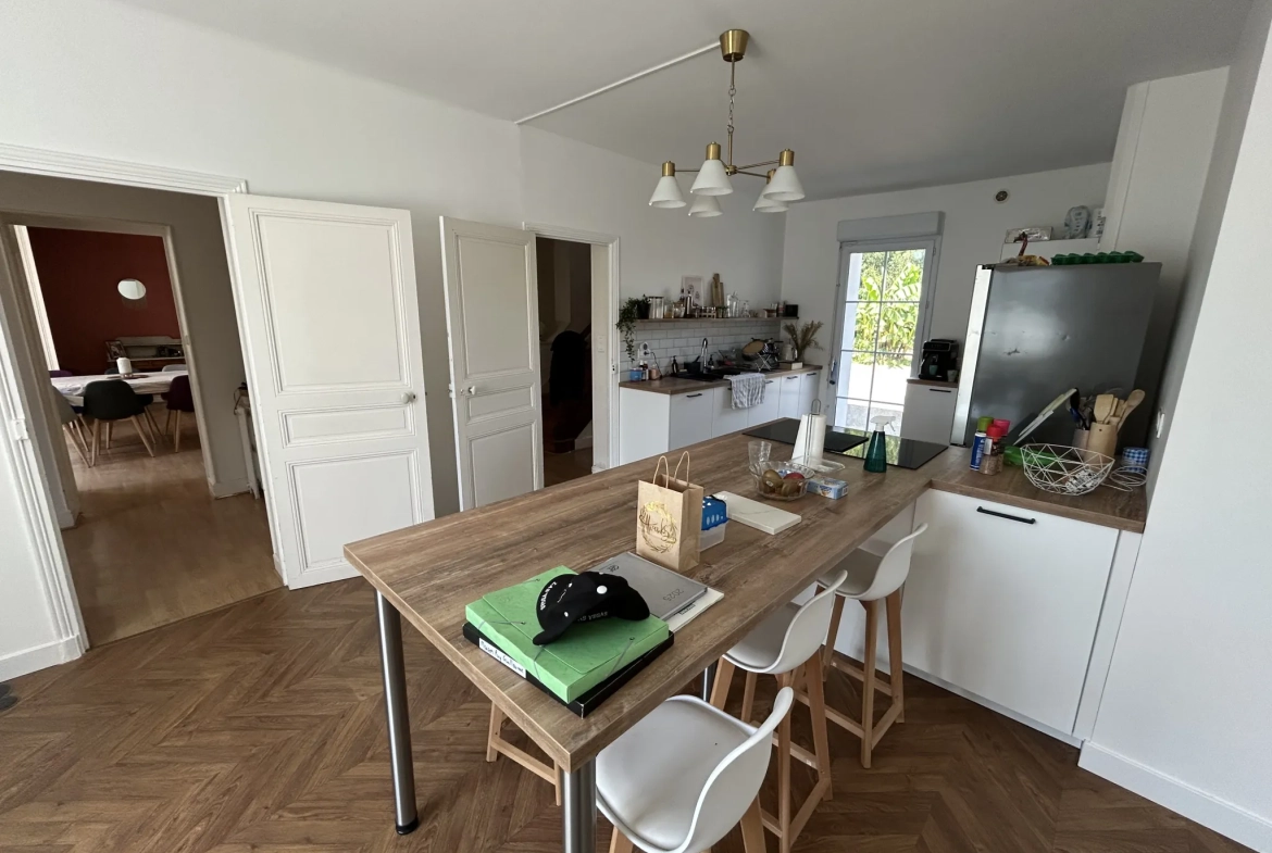 Magnifique maison de caractère de 195 m² à Puy-Guillaume proche centre-ville 